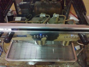 Expobar espresso makinası tamir edilirken